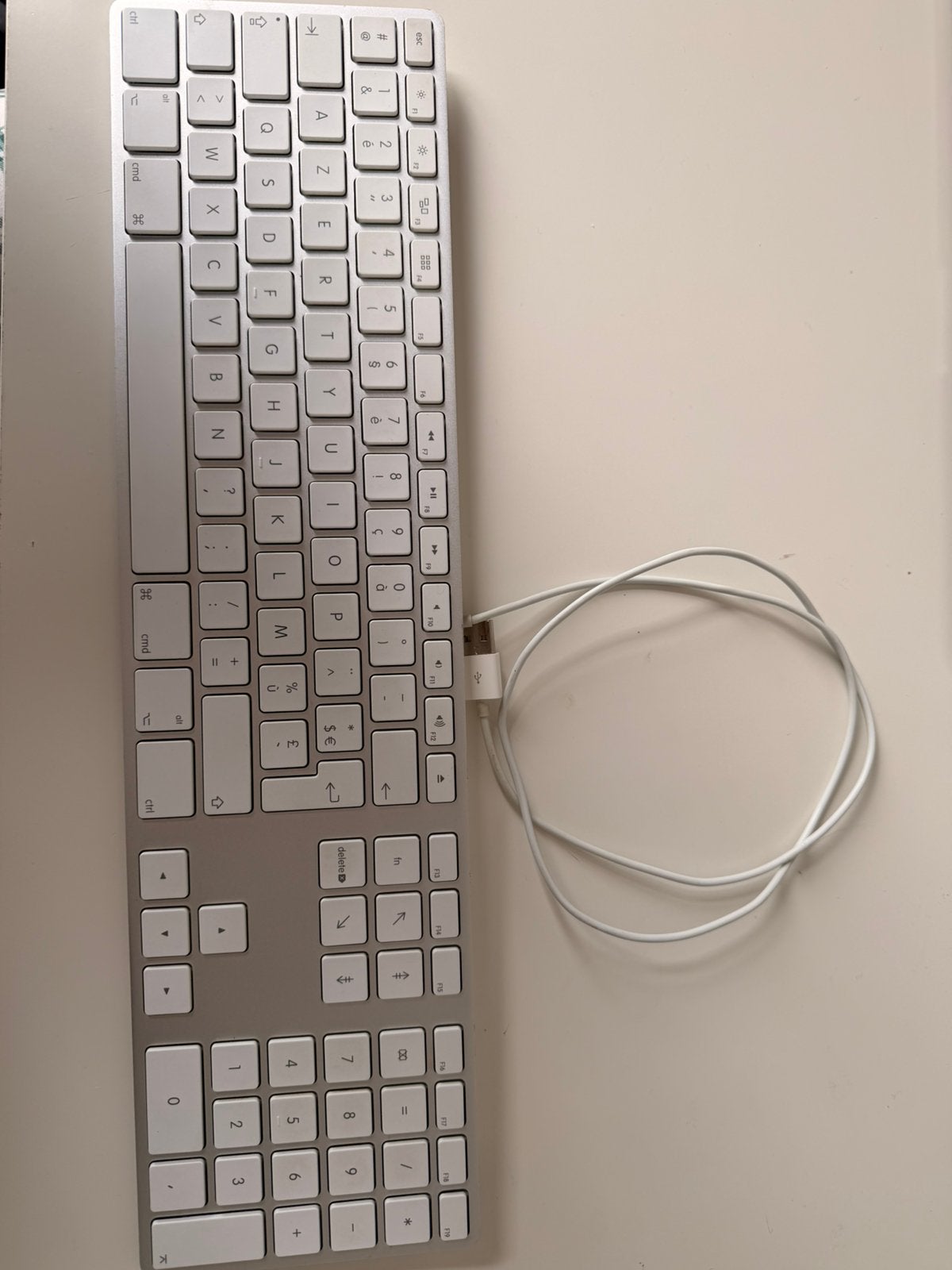 Clavier apple filaire USB, Informatique & Logiciels, Enlèvement ou Envoi, Comme neuf, Filaire