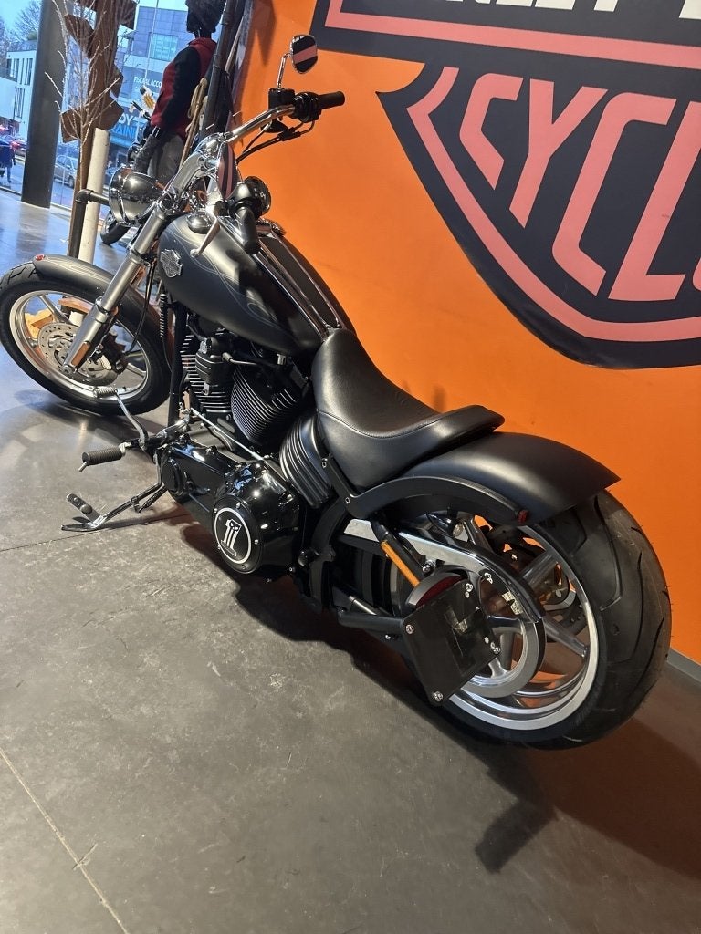 Harley-Davidson Rocker C FXCWC (bj 2011), Motoren, Harley-Davidson, Customerservices@harley‑davidson.com, 1585 cc, 3700 West Juneau Avenue
WI 53208  Milwaukee, US