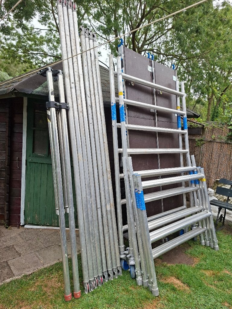 steiger ASC-VEILIG/NIEUWSTAAT-duurste /complete uitvoering!, Bricolage & Construction, Échafaudages, Enlèvement, Comme neuf, Échafaudage fixe ou roulant