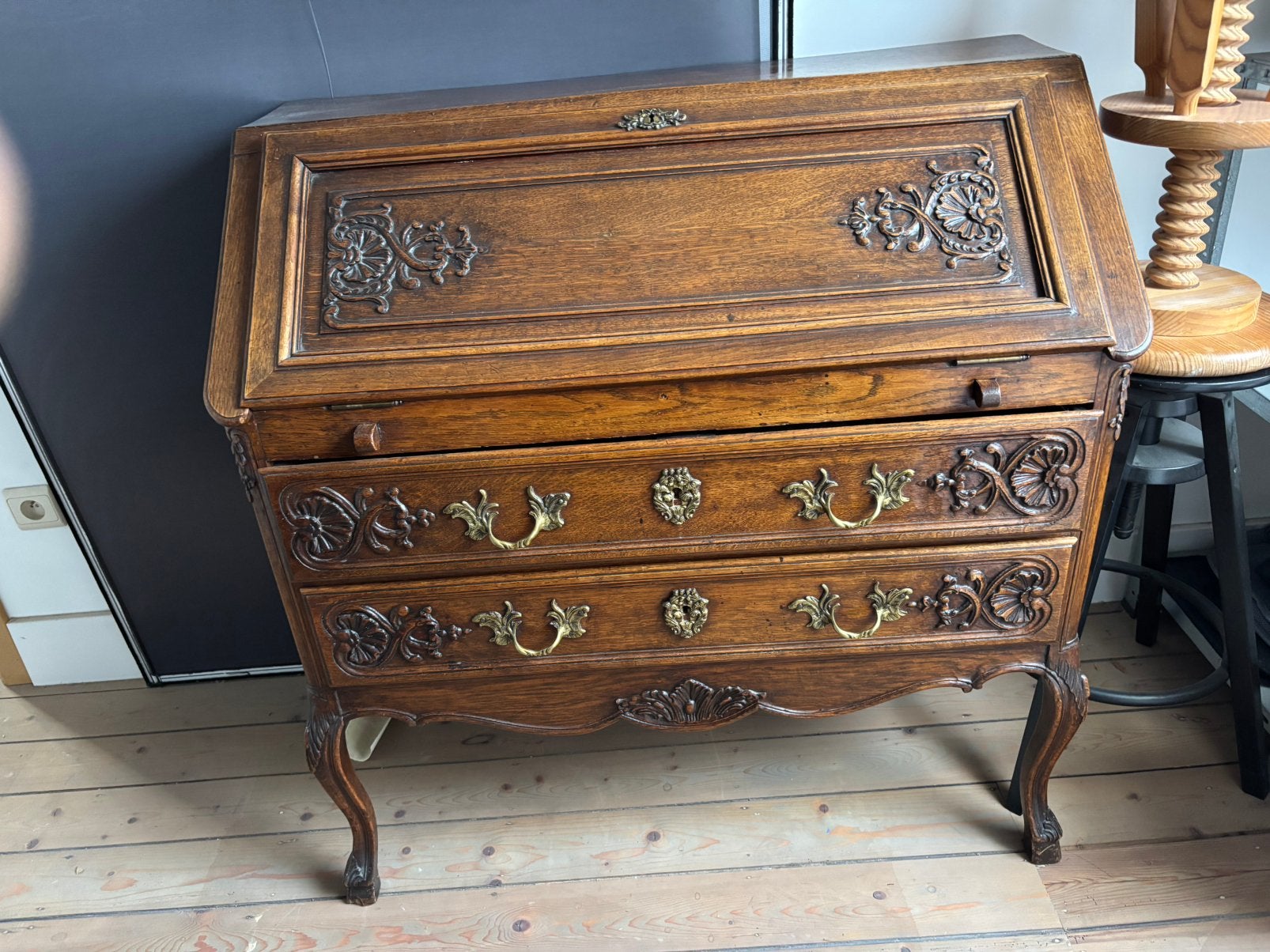 Vintage eiken secretaire – klepbureau in Lodewijk XV-stijl, Huis en Inrichting, Ophalen, Gebruikt, Lodewijk XV