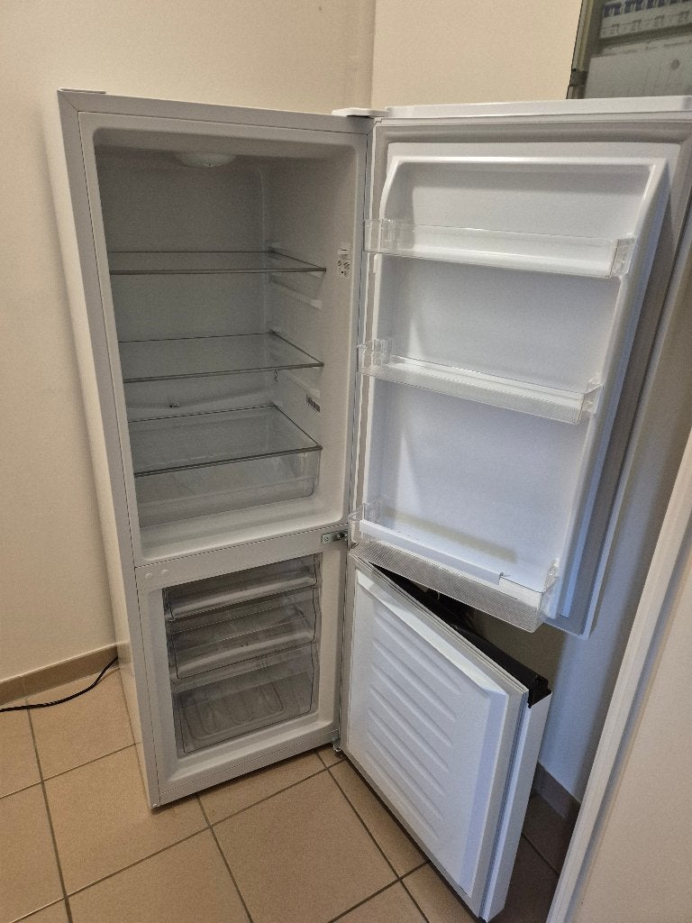 Exquisit koelkast met diepvries – 2‑deurs, Elektronische apparatuur, Koelkasten en IJskasten, Ophalen, 150 tot 200 liter, Gebruikt