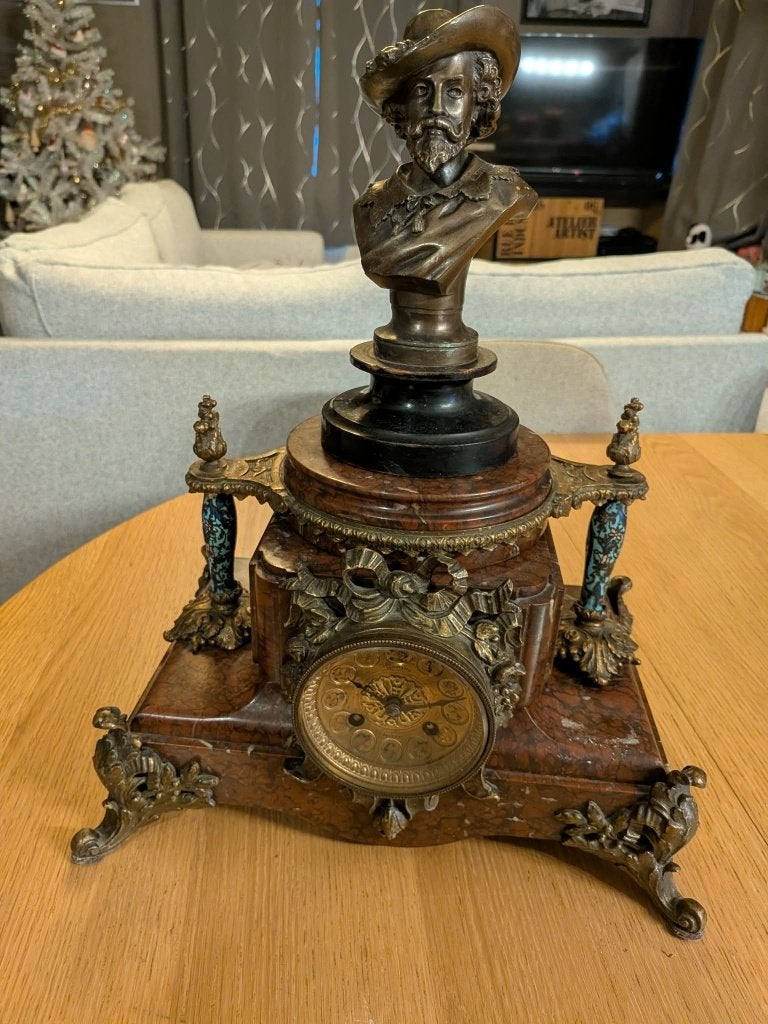 Oude pendule in verguld brons en rood marmer., Antiek en Kunst, Ophalen, Brons