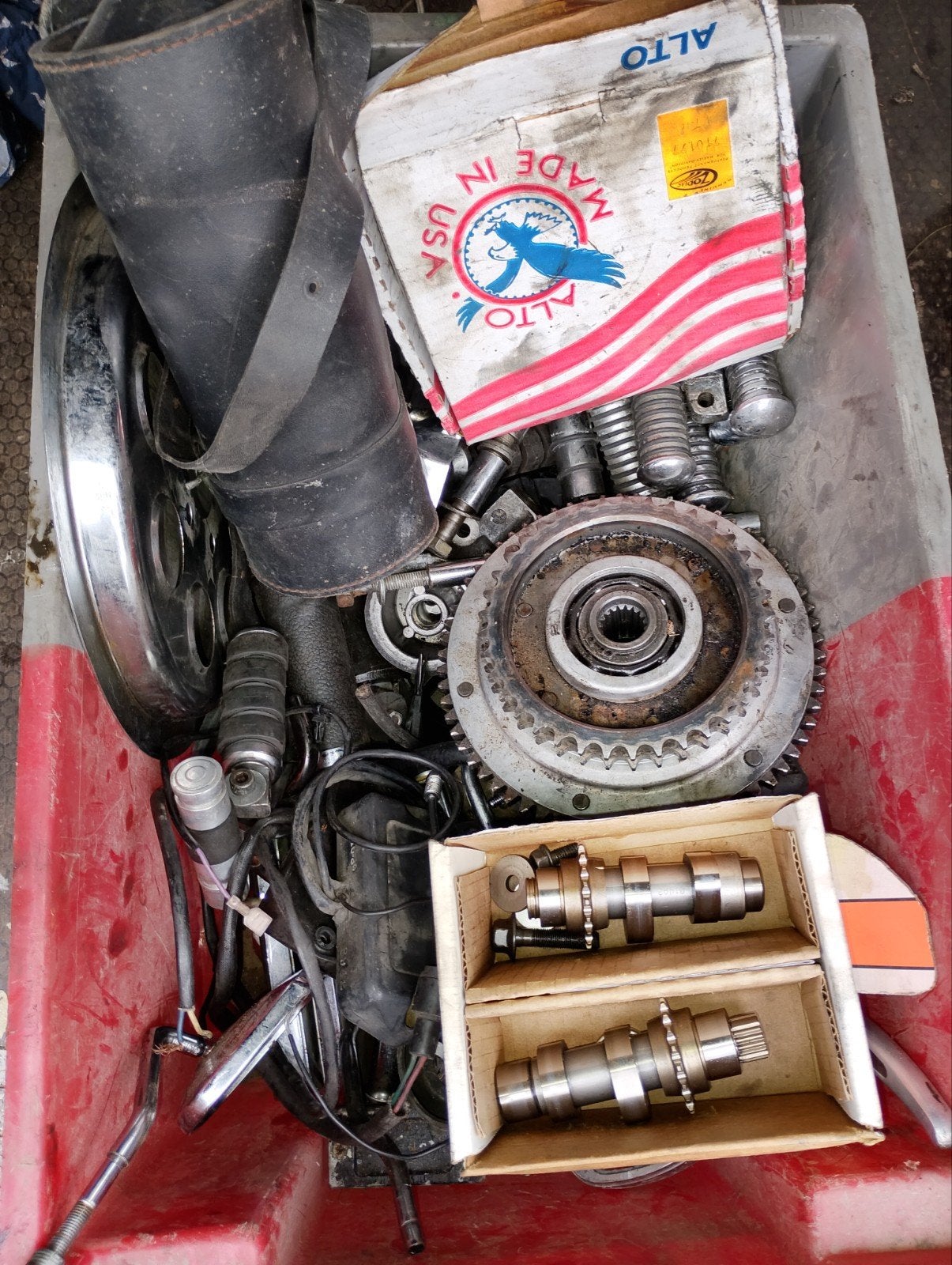 Lot Harley stukken, Enlèvement
