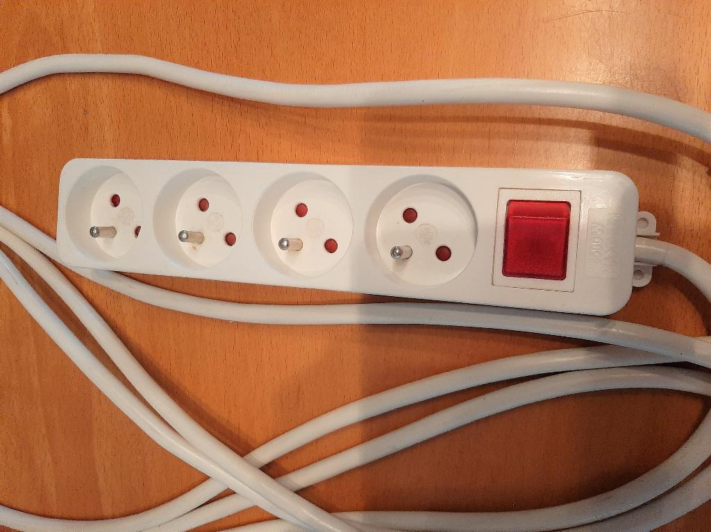 Te koop: Handige 9 vouwdige stekkerdoos, Ophalen