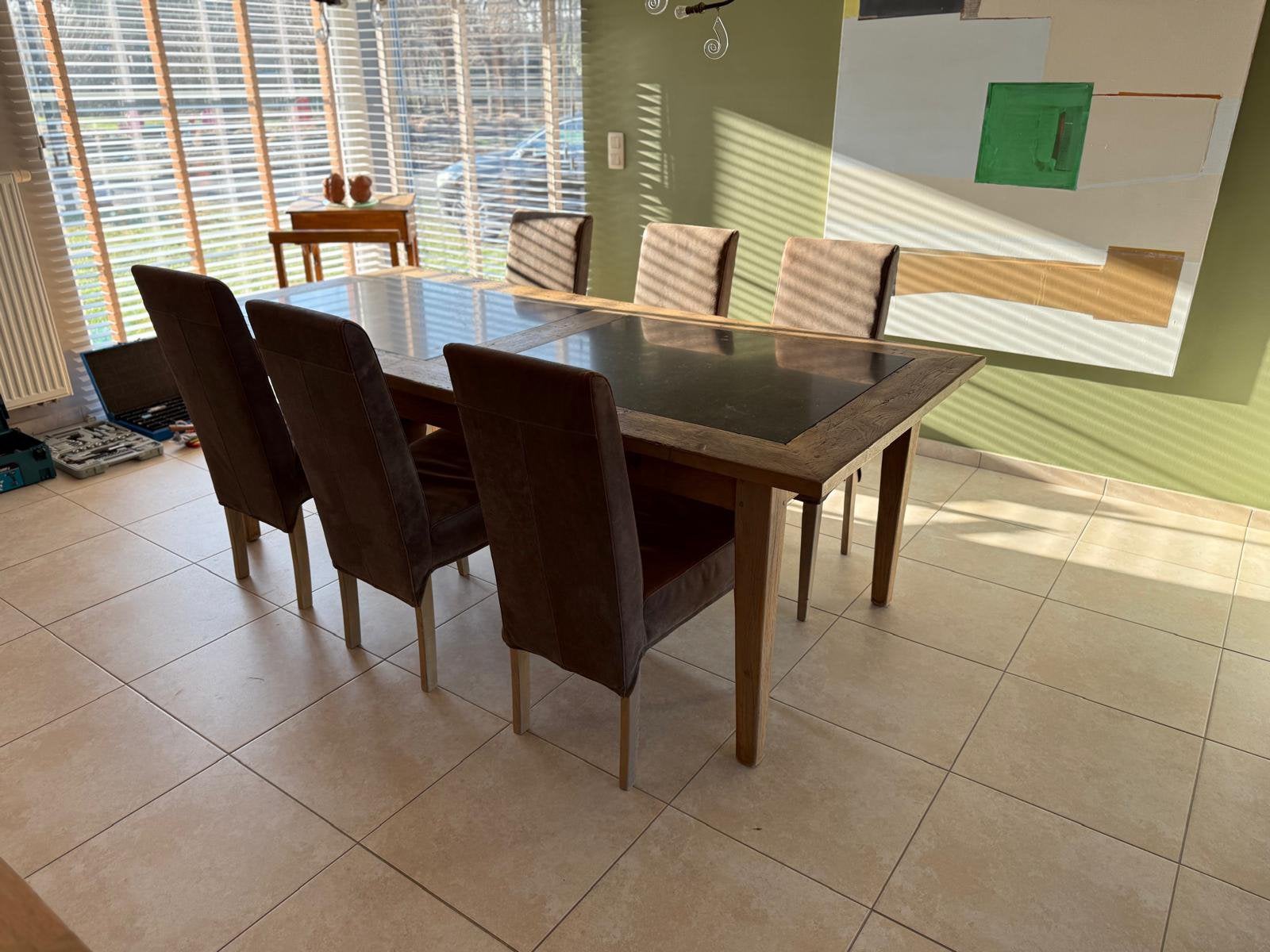 Eiken tafel met natuursteen blad en 6 lederen stoelen, Huis en Inrichting, Ophalen, Zo goed als nieuw