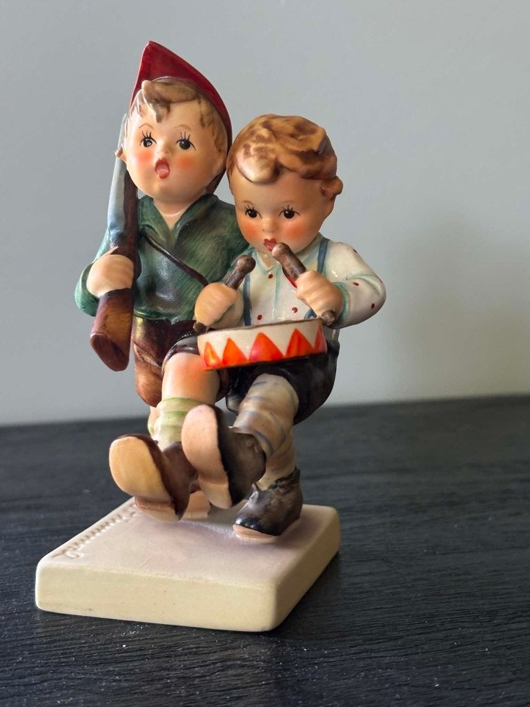 Hummel Goebel Volunteers, Ophalen of Verzenden, Zo goed als nieuw, Hummel