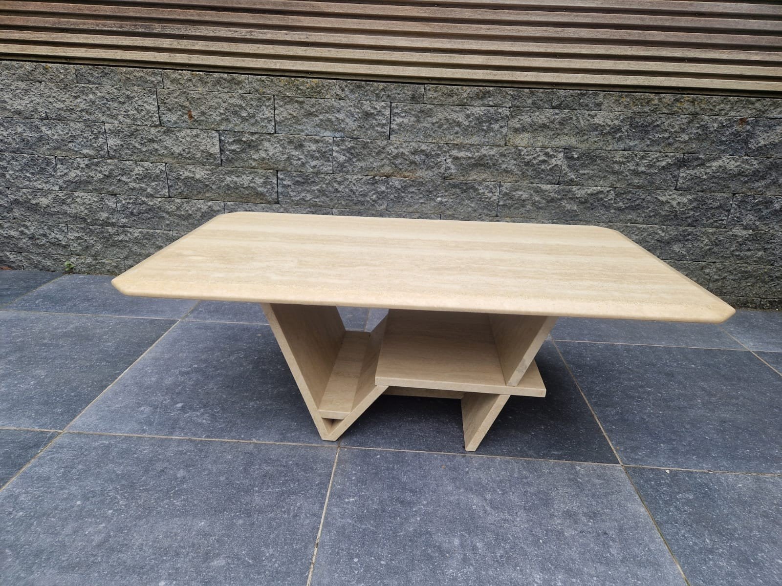 Belle table basse en travertin - Italie 1960, 100 à 150 cm, Enlèvement ou Envoi, Comme neuf, 50 à 100 cm