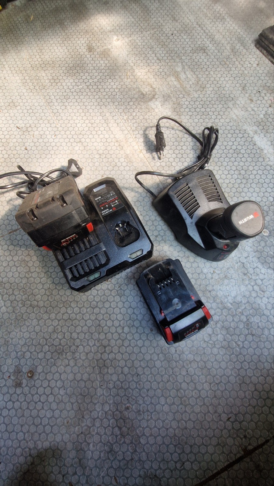 12V 2.0Ah Accu incl laders, Verzenden, Gebruikt