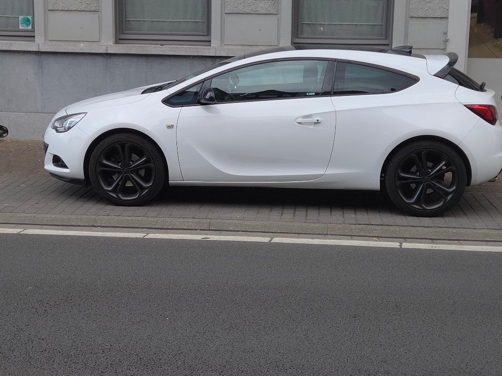 Opel astra gtc, Auto's, Voorwielaandrijving, Euro 5, Zwart, 4 cilinders