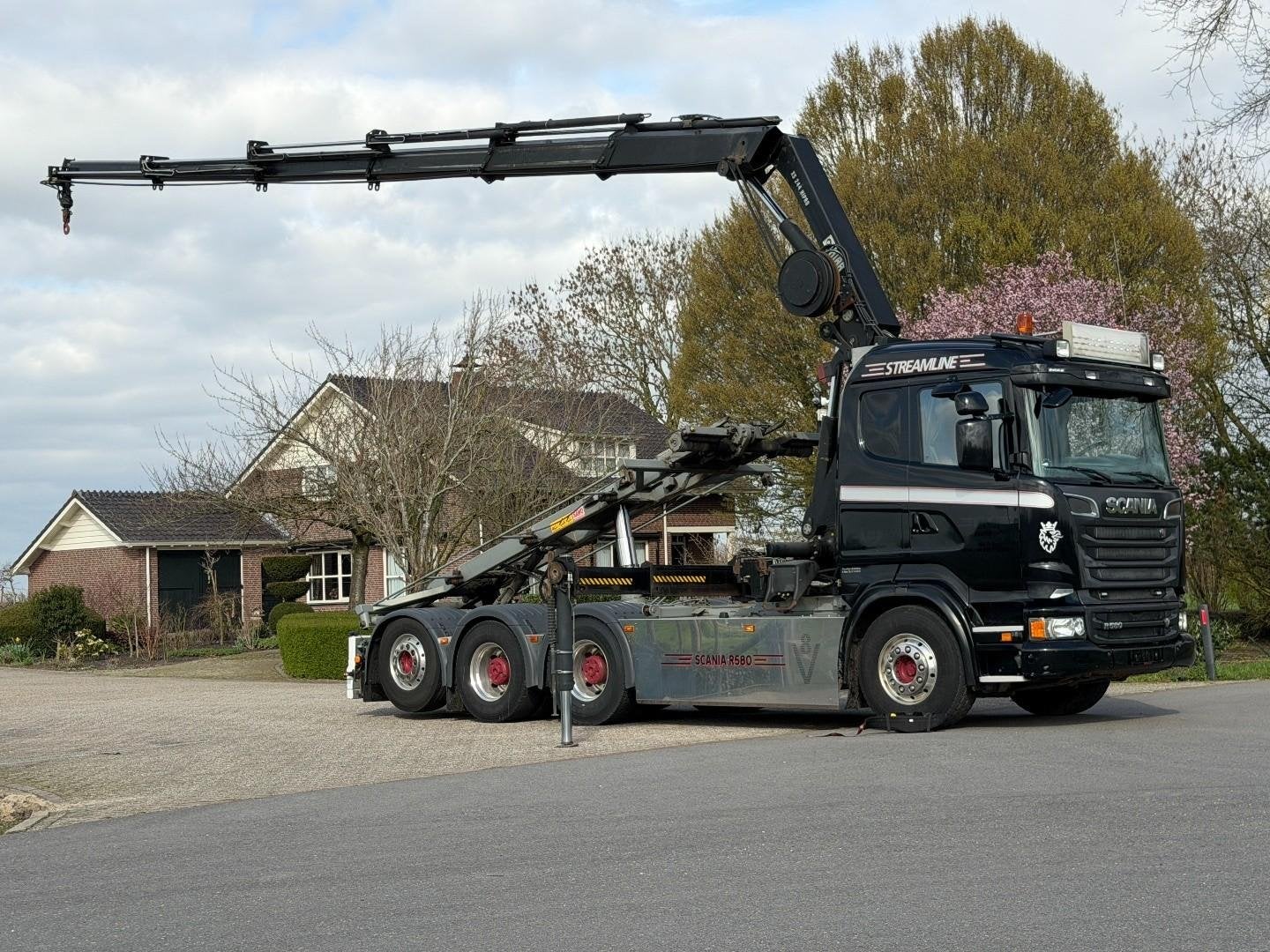 Scania R580 V8 8x4 !TRÈS GRUE TRIPLE HIAB 24 TM!SYSTÈME DE, Autos, Cuir, Achat, Euro 6, Sièges électriques