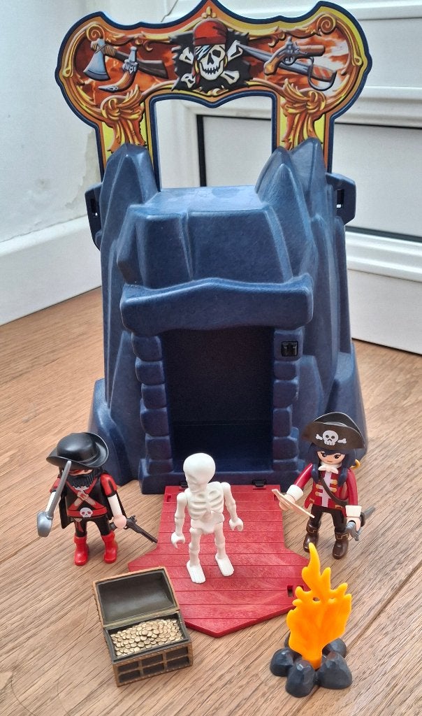 PLAYMOBIL le chateau des pirates avec squelette, Enfants & Bébés, Pirates, Bâtiment, Comme neuf, Kit complet