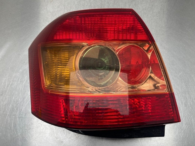 FEU ARRIÈRE GAUCHE Toyota Corolla (E12) (11-2001/03-2007), Autos : Pièces & Accessoires, Éclairage, Toyota, Utilisé
