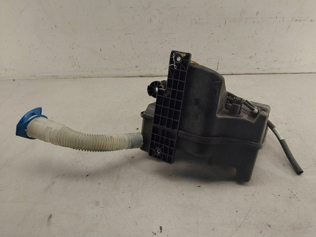 RUITENSPROEIERRESERVOIR VOOR Audi A1 (8X1 / 8XK), Info@audi.de, Audi, Audi AG, Gebruikt