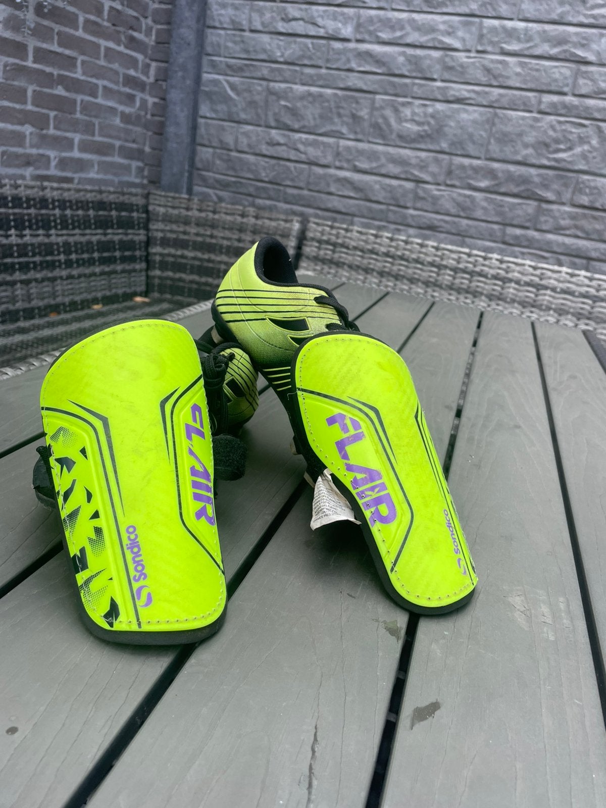 Voetbalschoenen + scheerlappen, Sport en Fitness, Voetbal, Ophalen, Zo goed als nieuw