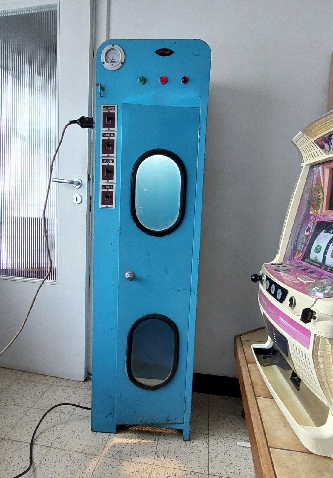 armoire de séchage Murano vintage ... à voir, Enlèvement