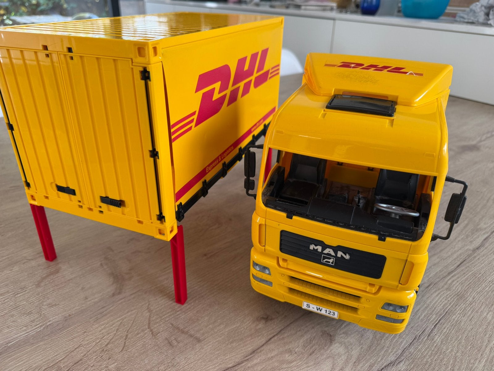 Bruder DHL vrachtwagen Man, Ophalen, Gebruikt