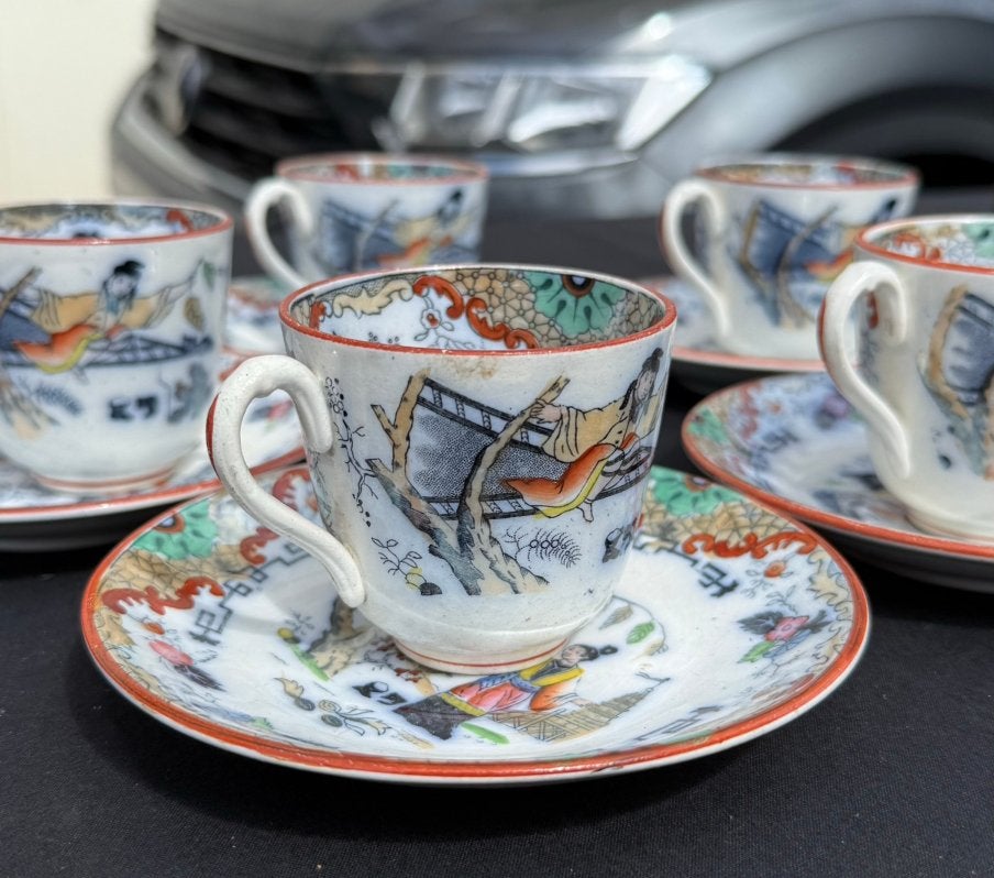 5 tasses et soucoupes F. Regout Maastricht Timor Holland, Antiquités & Art, Enlèvement ou Envoi