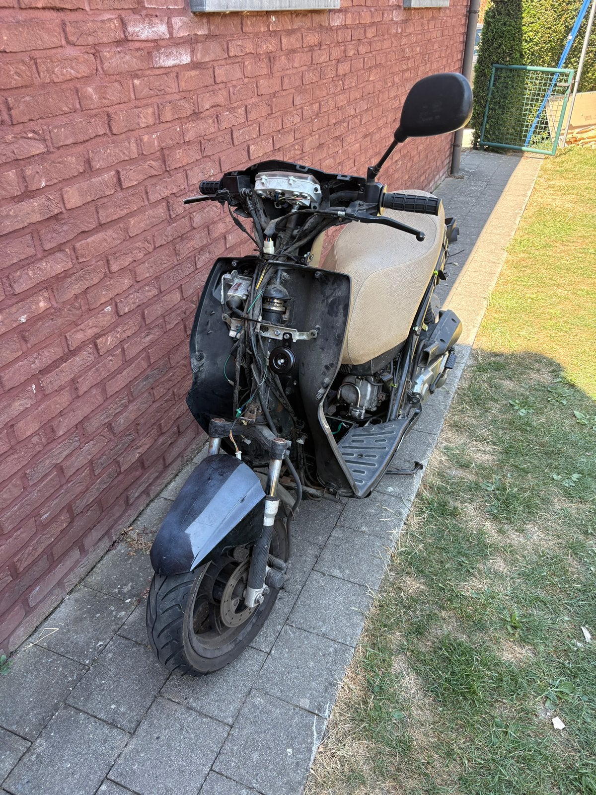 Peugot Kisbee VOOR ONDERDELEN/ REPARATIE, Fietsen en Brommers, Scooters | Peugeot, Ophalen, Gebruikt, Overige modellen, Klasse A (25 km/u)