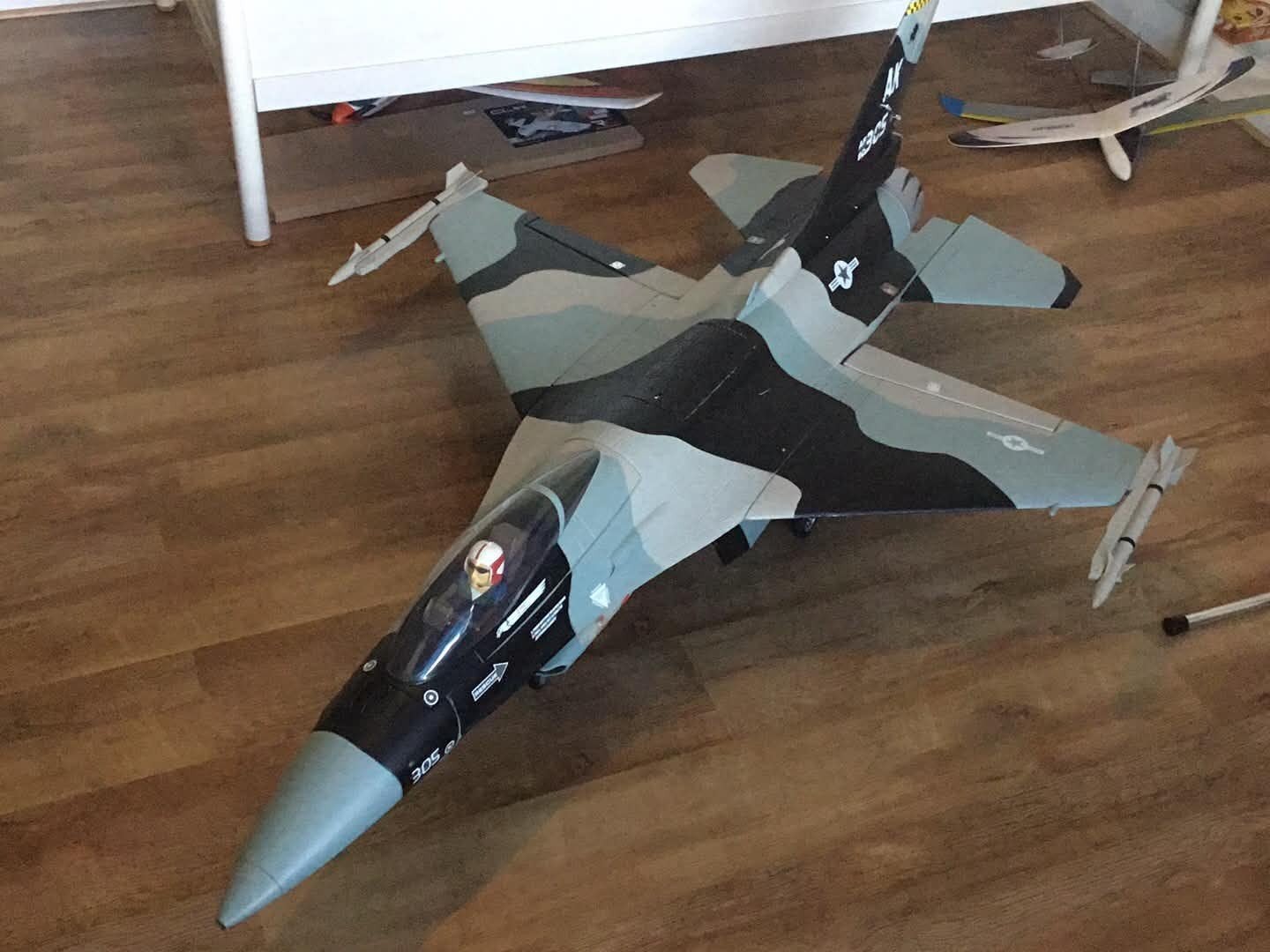 HSD F-16 Camo 105mm 12S, Hobby en Vrije tijd, Modelbouw | Vliegtuigen en Helikopters, Ophalen