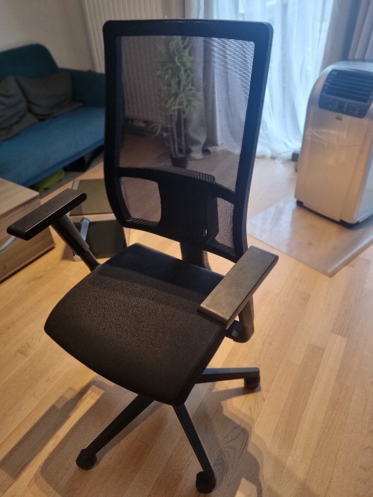 Chaise de bureau ergonomique noire – très bon état – 45 €, Comme neuf, Enlèvement, Chaise de bureau, Ergonomique