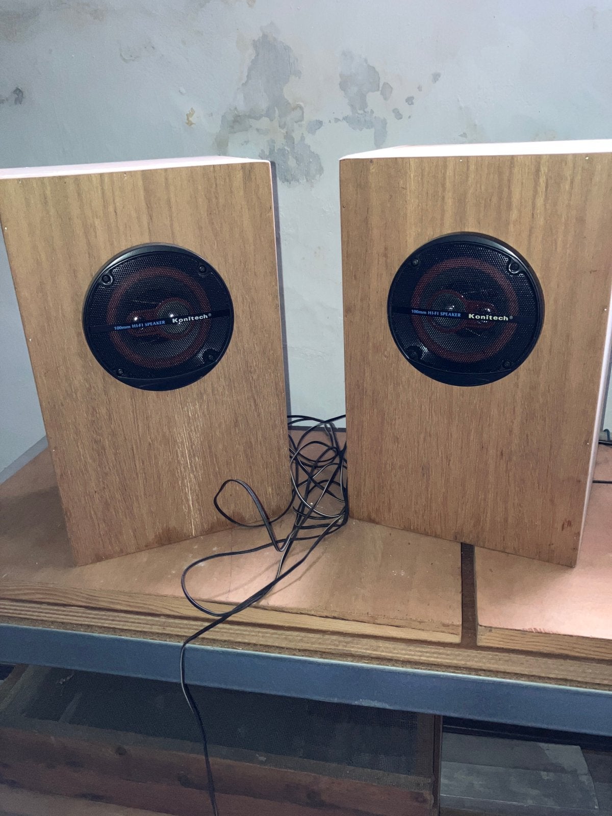 2 boîtiers d'enceintes d'atelier, Autres marques, Moins de 60 watts, Enlèvement ou Envoi, Comme neuf