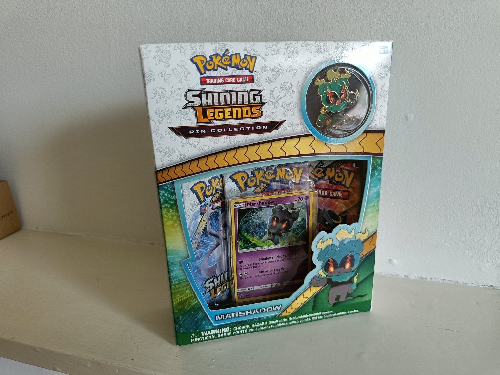 Pokemon Shining Legends Marshadow pin collection, Hobby en Vrije tijd, Verzamelkaartspellen | Pokémon, Ophalen, Nieuw, Boosterbox