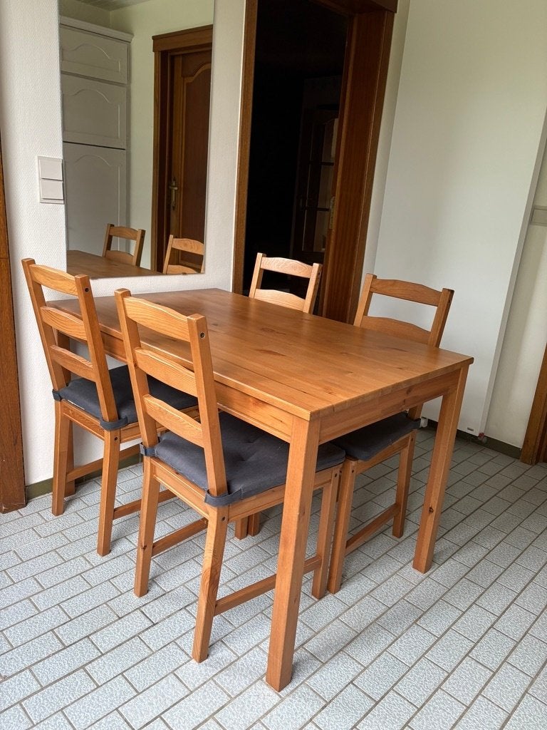 Table de salle à manger IKEA JOKKMOKK avec 4 chaises, Quatre personnes, 150 à 200 cm, Carré, Enlèvement