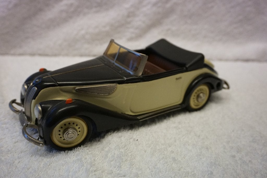 BMW 327 Cabriolet in Wit-zwart 1:18 Schuco, Ophalen of Verzenden, Gebruikt, Auto