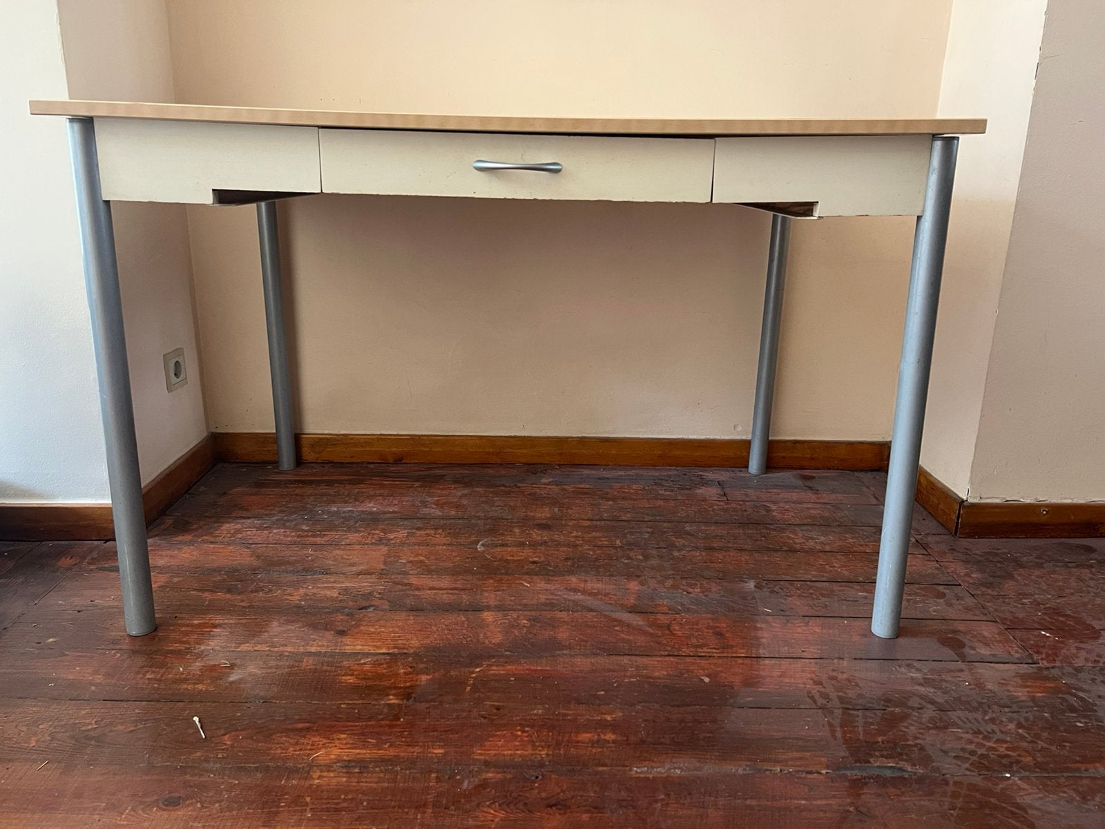 Table de cuisine fonctionnelle et en bon état, 100 à 150 cm, Cinq personnes ou plus, Enlèvement, 50 à 100 cm