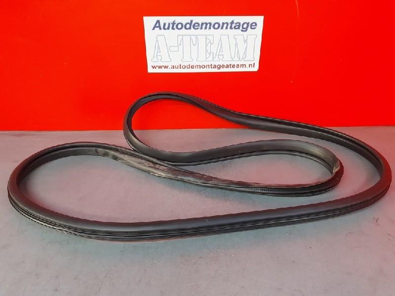 PORTIERRUBBER RECHTS VOOR Mazda 3 Sport (BP) (01-2018/-), Gebruikt, Mazda