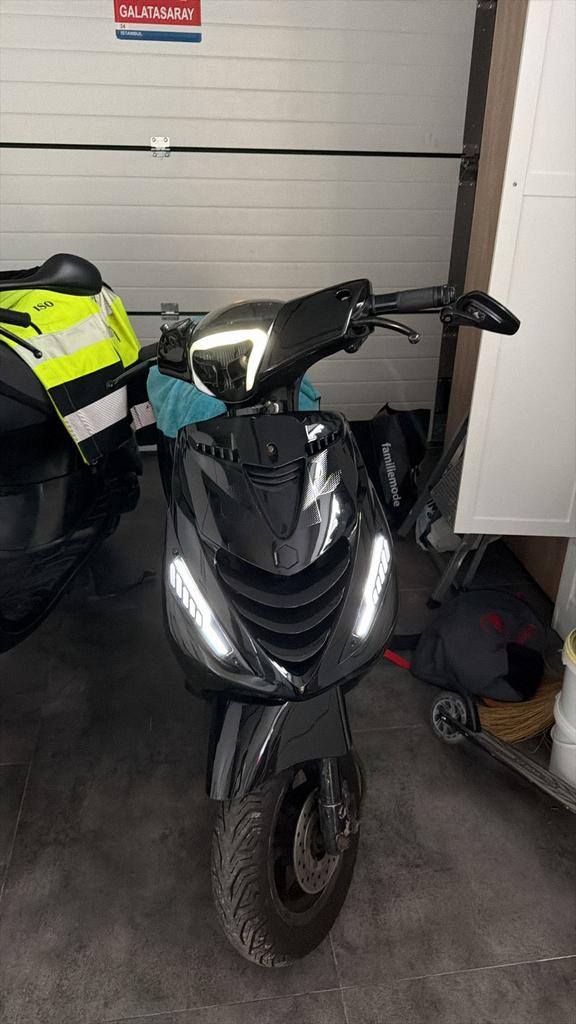 GEZOCHT Piaggio zip, Fietsen en Brommers, Scooters | Piaggio, Ophalen, Zo goed als nieuw, Zip