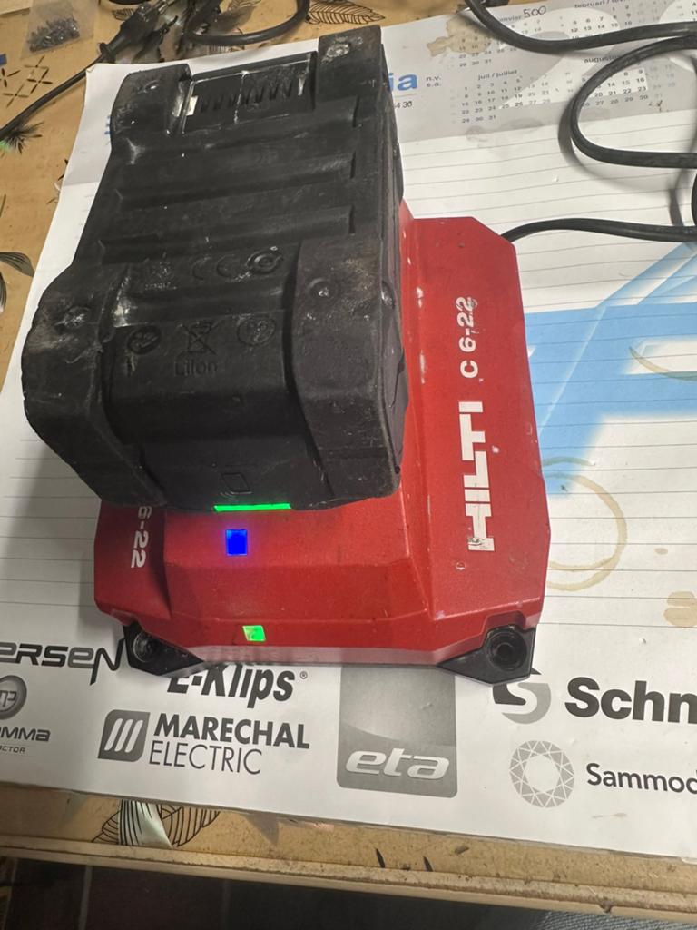 HILTİ chargeur batterie, Enlèvement ou Envoi, Utilisé