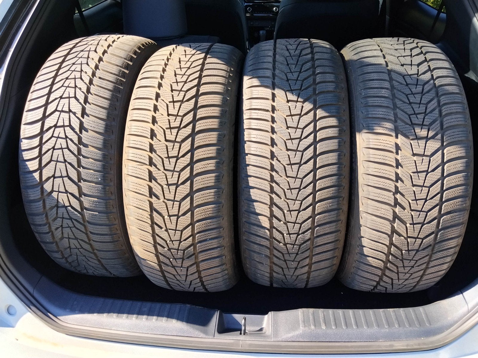 4 pneus Hankook winter i-ceptevo 215/50 r18 92v (3225), Enlèvement, Pneus hiver, Pneu(s)