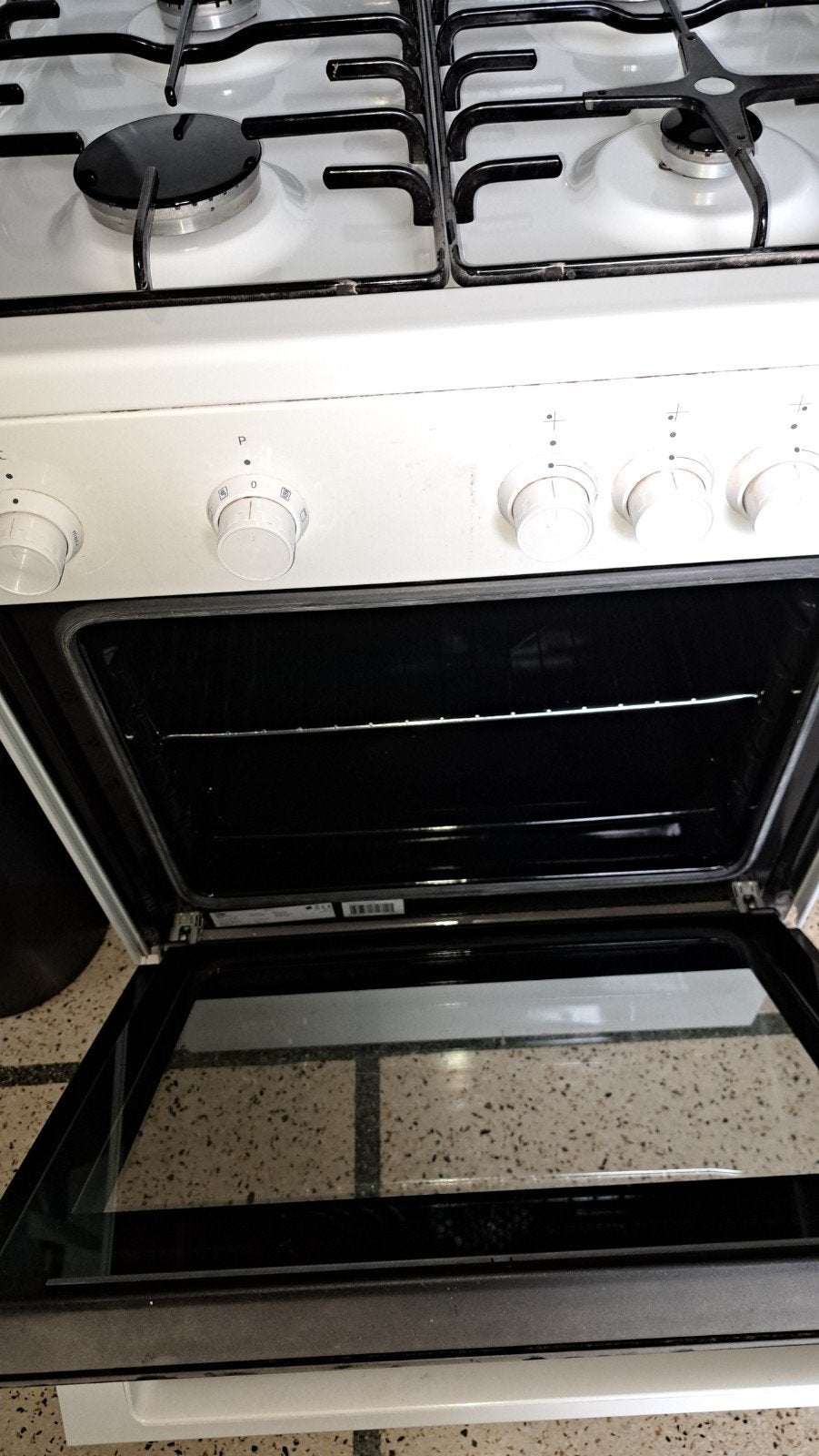 cuisinière au gaz de la marque beķo de couleur blanche, Ophalen, Gas