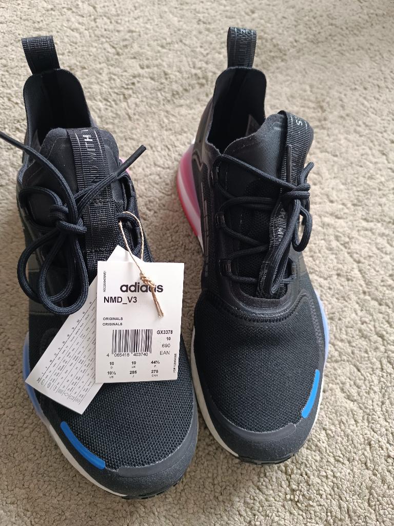 Sport schoenen Adidas NMD_V3, Size 44,5 !, Sport en Fitness, Loopsport en Atletiek, Nieuw, Overige sporten, Snelheids- of Stappenmeter
