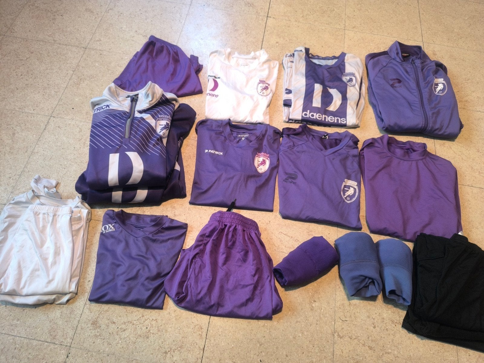 voetbalkleding Harelbeke, Ophalen
