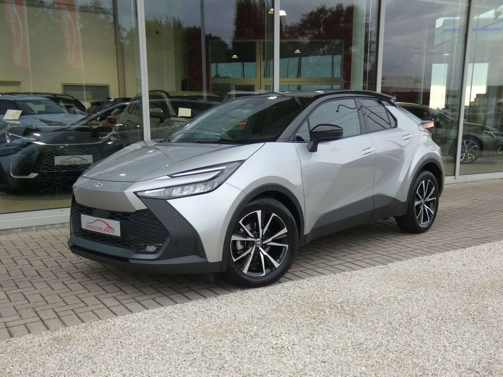 Toyota C-HR 1.8 Hybrid 140pk Dynamic plus +Trekhaak +Dodehoe, Auto's, Stof, Gebruikt, Zwart, 4 cilinders