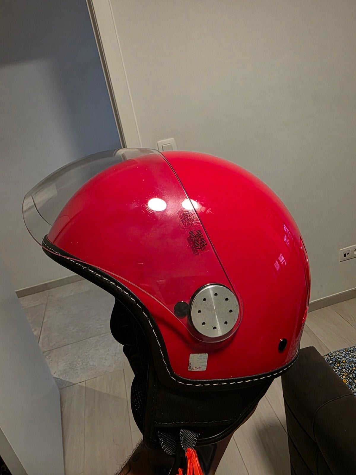 Vespa Visor 3.0 demi-jet helm, Enlèvement