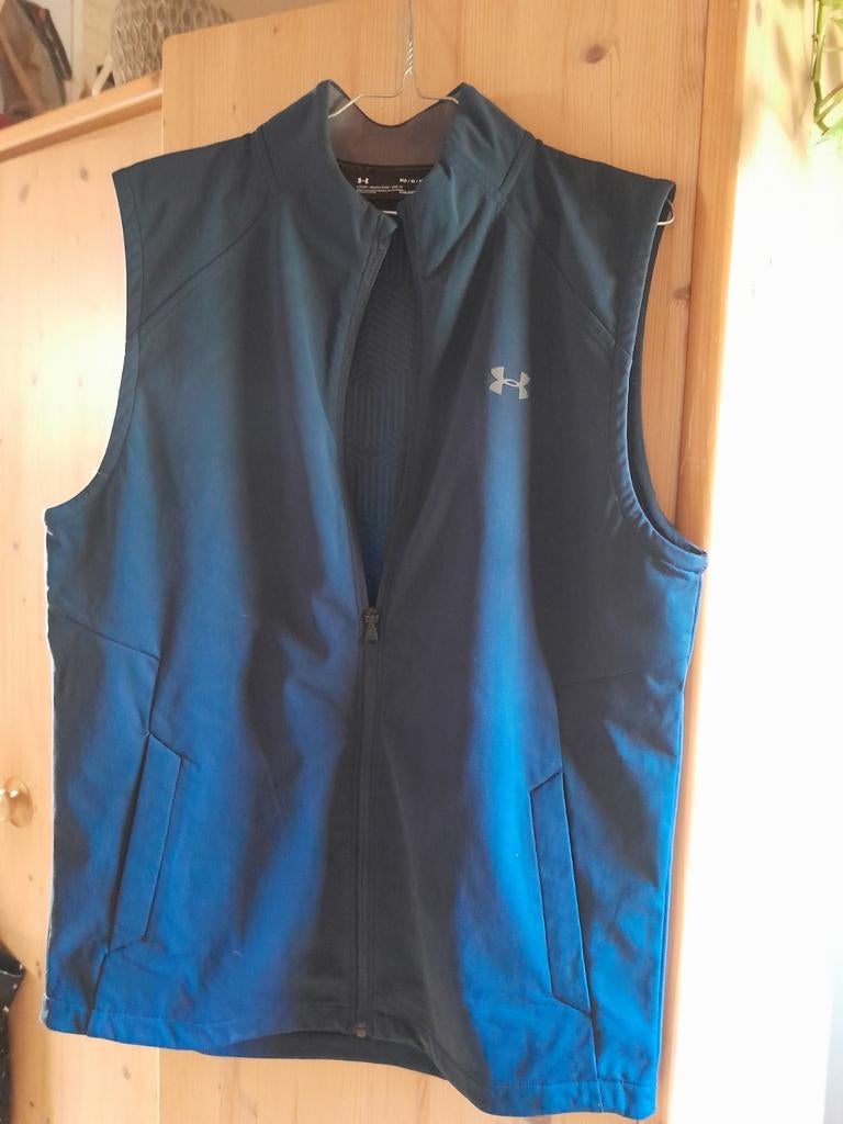 Veste sans manche under armour, Vêtements | Hommes, Blousons sans Manches, Enlèvement