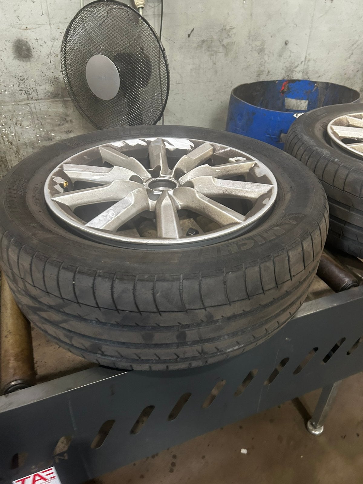4 pneus été Michelin 235/55 R17 99v, Enlèvement ou Envoi, Utilisé