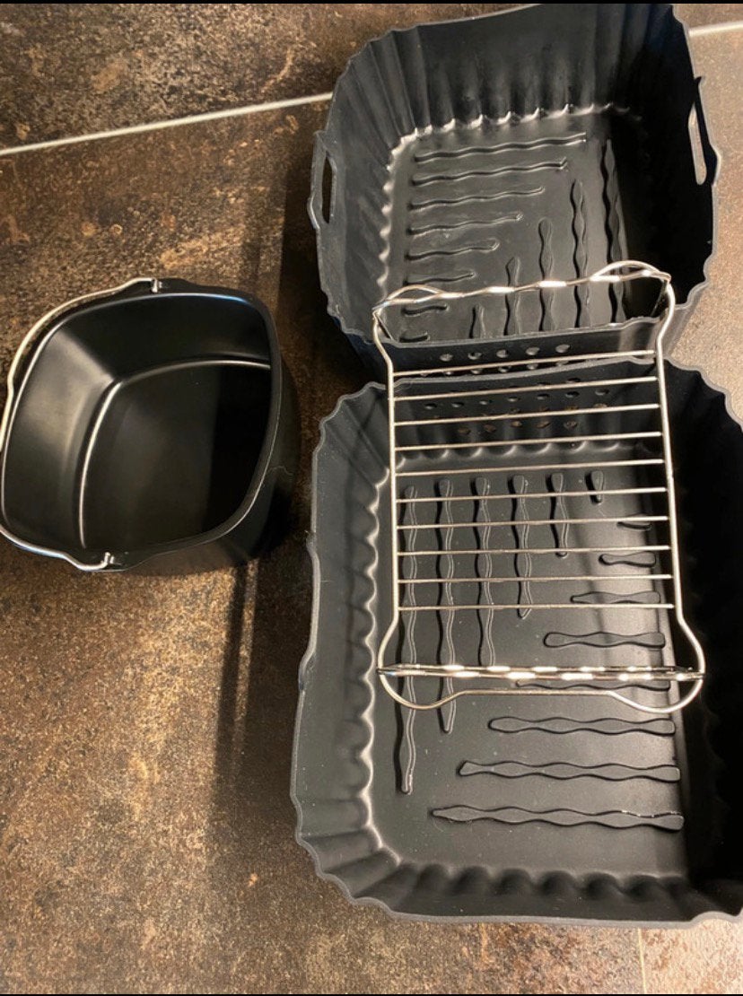 2 Silicone bakken + metalen bak + 2 ijzeren grilrekjes, Electroménager, Friteuses à air, Comme neuf, Friteuse à air, Enlèvement ou Envoi