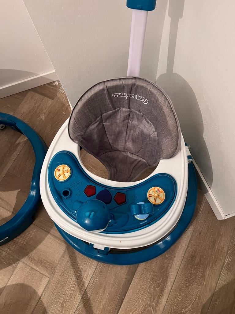 Twinky loopstoel, Kinderen en Baby's, Wipstoeltjes, Zo goed als nieuw, Verstelbaar, Ophalen