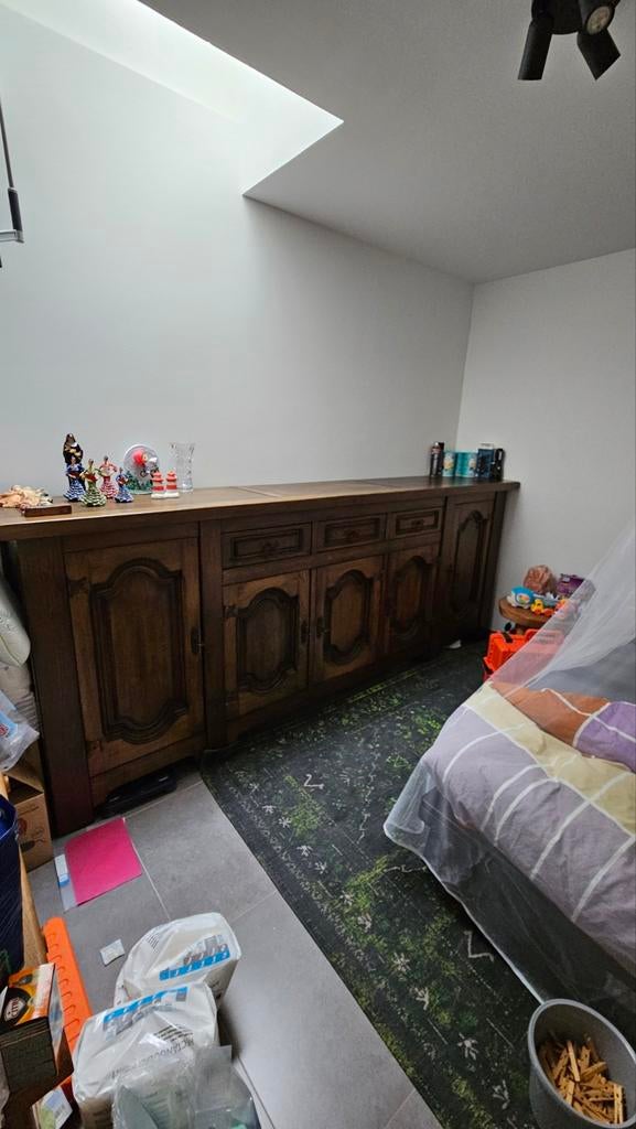 Zware eiken dressoir kast
Is nog in zeer mooie staat, Huis en Inrichting, Kasten | Dressoirs, Ophalen