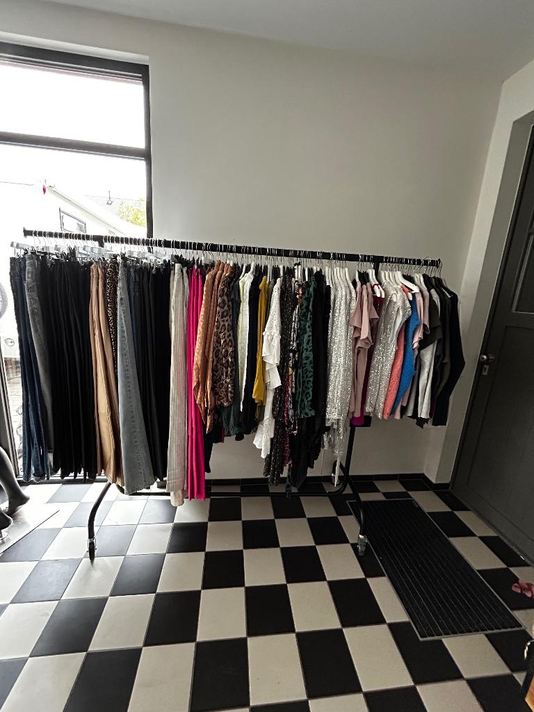 COMPLETE WINKEL & WEBSHOP (stock, systemen en inrichting), Zakelijke goederen, Ophalen