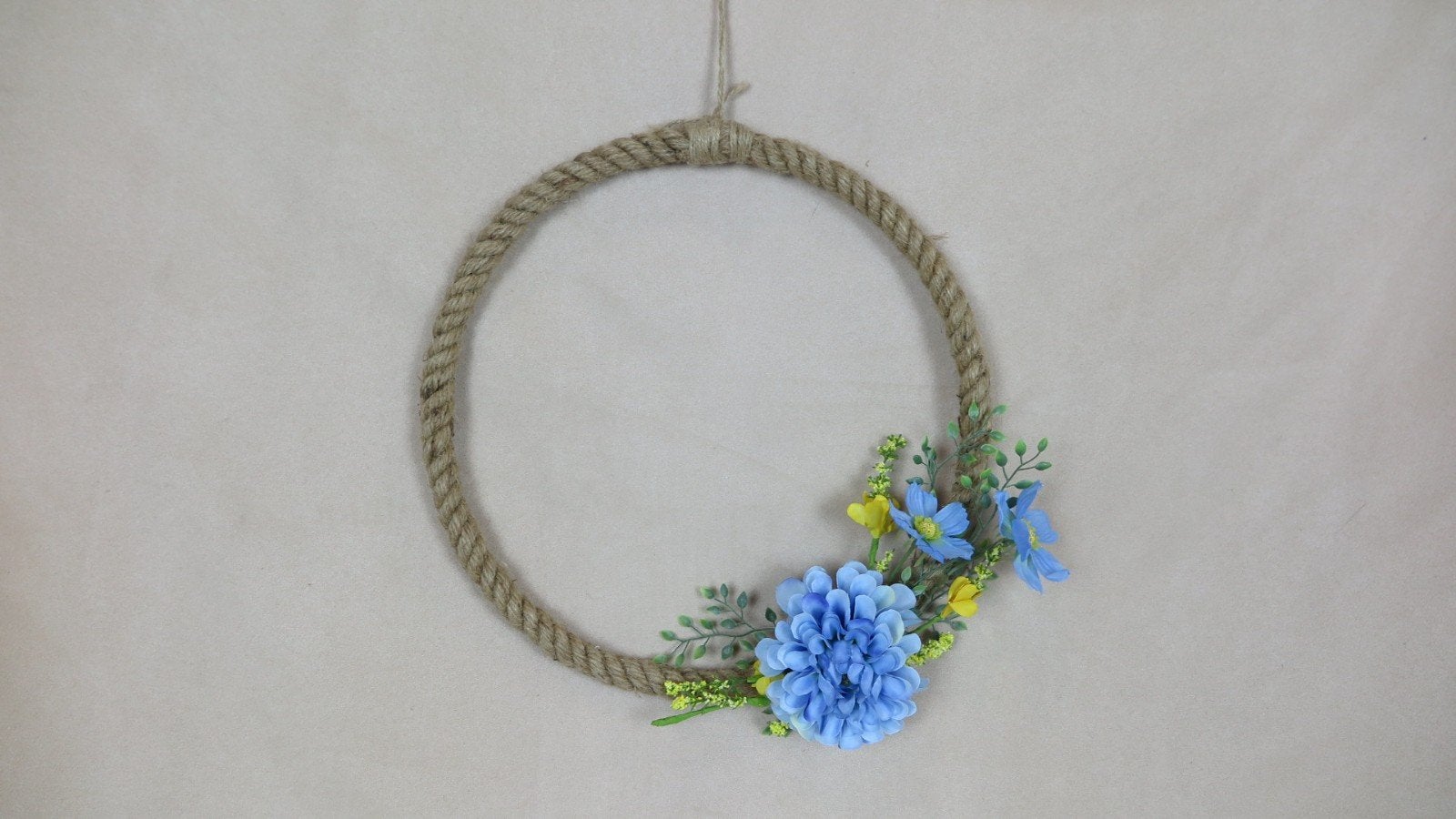 Ring van touw met zijden bloemen., Huis en Inrichting, Ophalen, Bloemstuk, Blauw