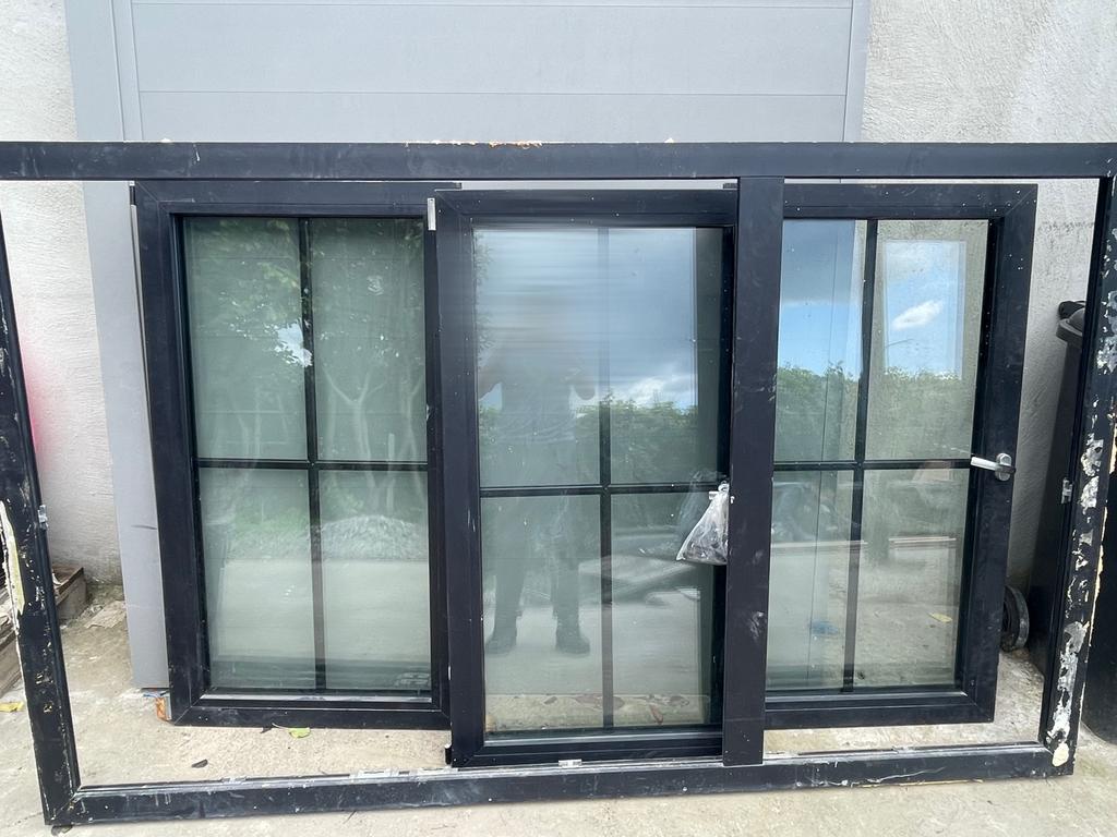 Châssis PVC noir 3 vantaux – Double vitrage, Bricolage & Construction, Châssis & Portes coulissantes, Enlèvement, Utilisé, Vitre comprise