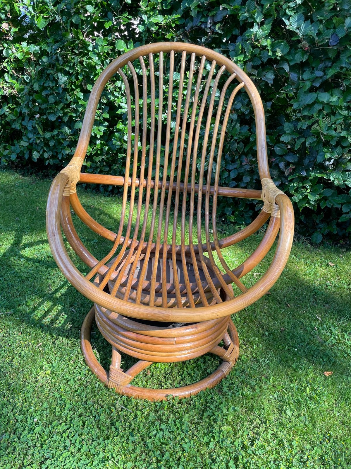 Draaibare rotan fauteuil en vering!, Tuin en Terras, Ophalen, Gebruikt