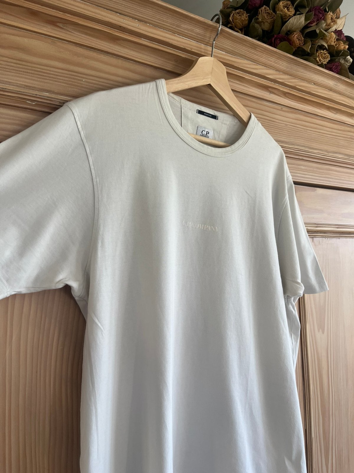 C.P. Company Resist Dyed T-shirt Off White, Kleding | Heren, Ophalen of Verzenden, Zo goed als nieuw, Maat 52/54 (L), Beige