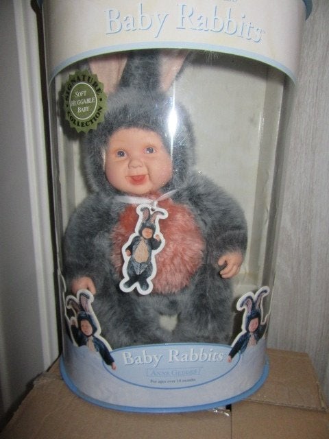 Anne Geddes - Baby Rabbits / konijn - Signature collection, Verzamelen, Poppen, Ophalen of Verzenden, Zo goed als nieuw, Overige typen
