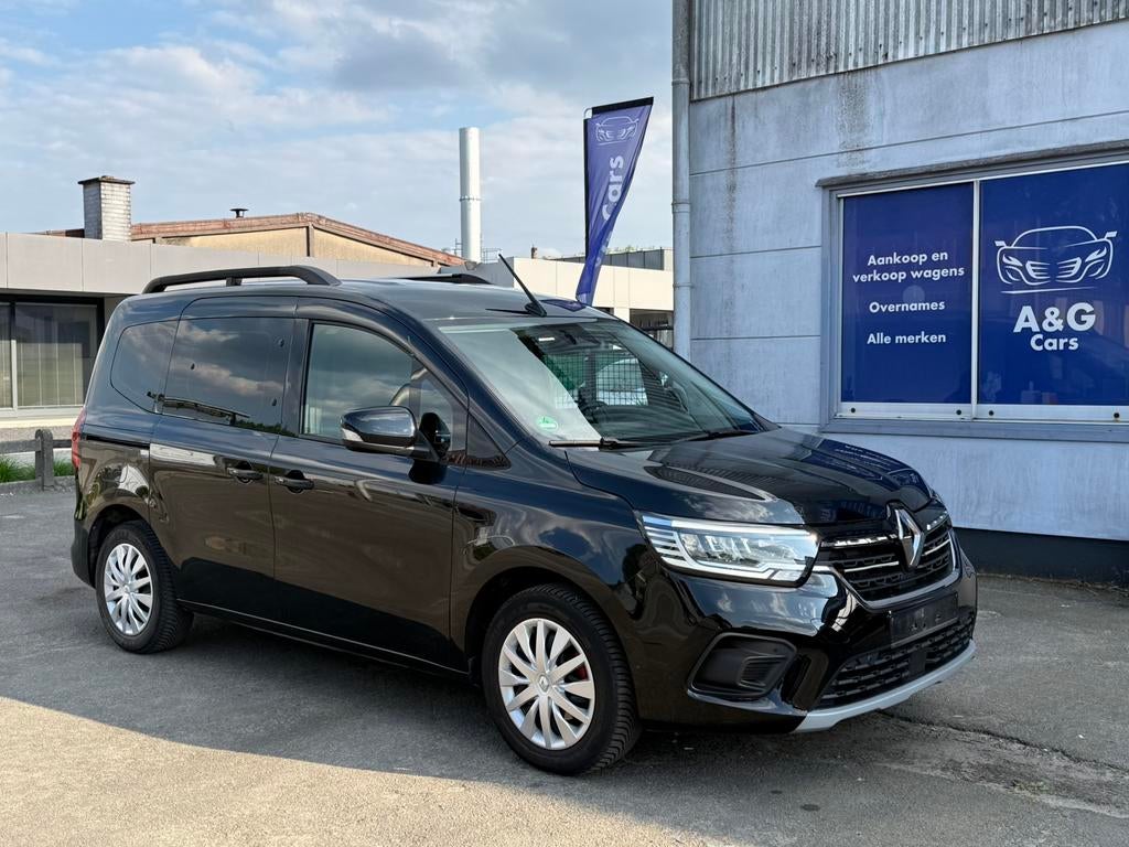 Renault Kangoo 1.3i 2023. 27,462 km 12 maanden garantie, Euro 6, Zwart, Dealer onderhouden, USB
